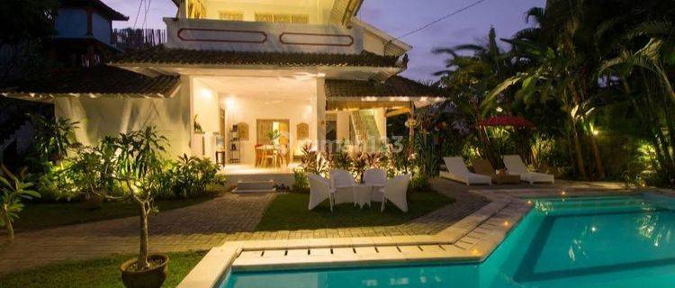 Semi Balinese Tropical Villa In Drupadi Seminyak 1