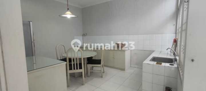 For Rent House in Cideng Area, Strategic Location, Central Jakarta 1