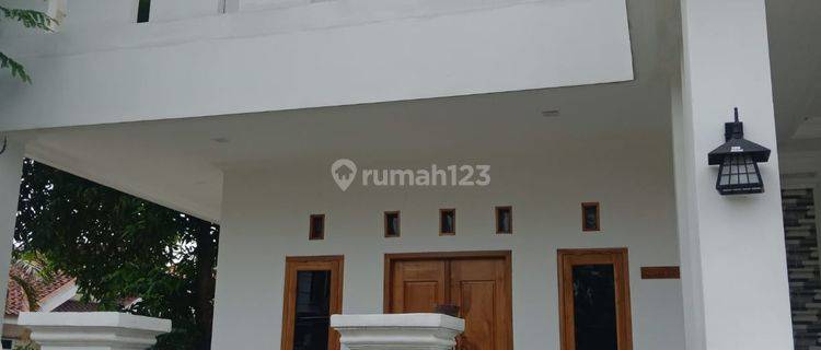 Rumah Hook di Bulevard Hijau Harapan Indah, Bekasi 1