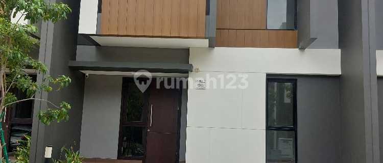 Di sewakan rumah bagus 2 lantai di cluster regia scg summarecon crown gading bekasi 1