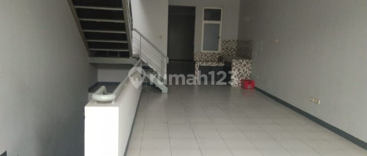 Jarang ada! disewakan Ruko 3 lantai di Kota Baru Parahyangan - Tatar Banyak Niaga  1