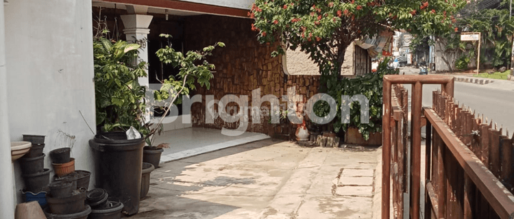 Rumah Lama Luas Lokasi Strategis Pinggir Jalan Ramai Selatan Jakarta 1