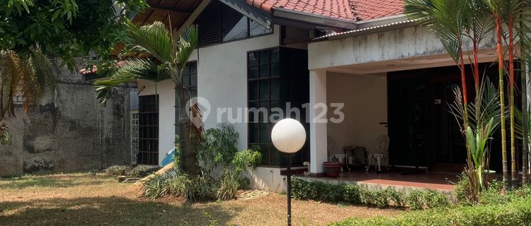 Kemang Large & Strategic House, Main Road Suitable for Residential or Business Use 1