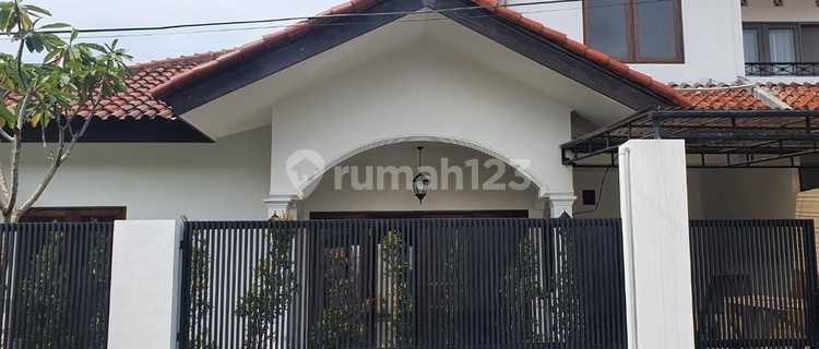 Modern and Comfortable House, One Access in the Cipete Raya Area Near MRT, Suitable for Office Use 1