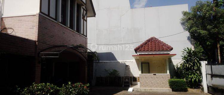 Patra Kuningan Komplek elite rumah besar dgn pos security 1