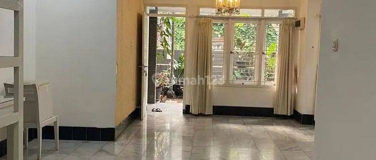 Rumah 2 Lantai Siap Huni Furnished Jatinegara Jakarta Timur  1