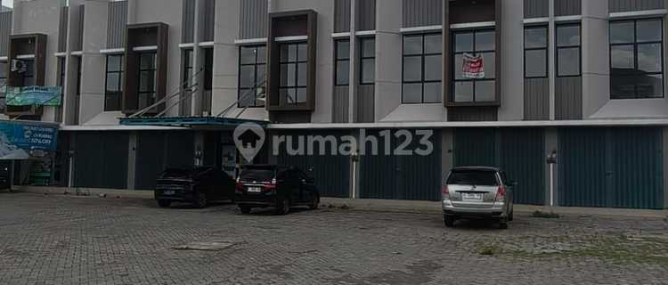 For Rent Regency One Eastpoint Shophouse, Surabaya East. Strategic Location Close to Pakuwon City Mall, Suitable for Various Businesses. 1