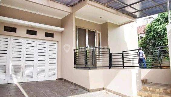 Jual Cepat Rumah Hook 3,5 Lantai di Kebun Jeruk Indah Jakarta Barat 1