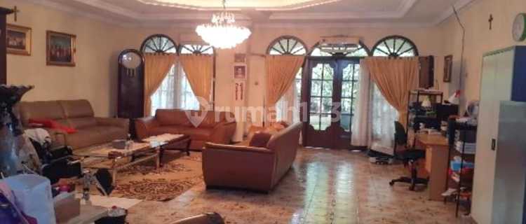 Quick Sale Strategically Located House in the Center of Setiabudi, South Jakarta 1
