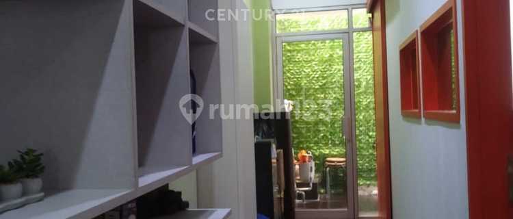 3.5-Storey Shophouse in East Pademangan - Near Jiexpo & Kemayoran Toll Road, Ample Parking! 1