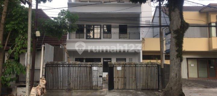 Hot Deal! New and Luxurious 3-Storey Shophouse, Perfect for Business & Office in Sayap Riau, Bandung City 1