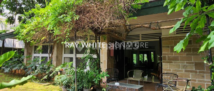 For Sale Old House in Darmawangsa Central City Quiet Residential Location 1