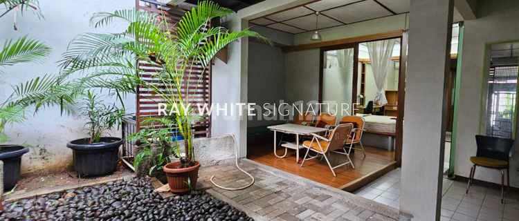 For Sale: Livable House, Prime Location, Wide Road on Jl. Villa, Semanggi 1