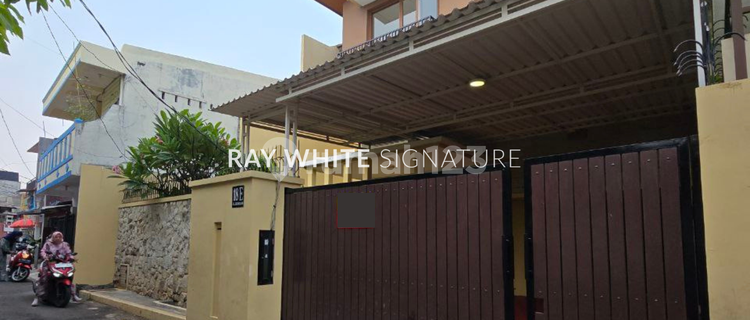 For Sale Beautiful Habitable 2.5-Story House in Kemang 1