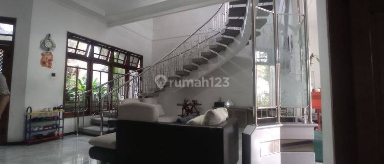 Rumah terawat asri 2 Lantai Darmo permai timur bagus incl furnish 1