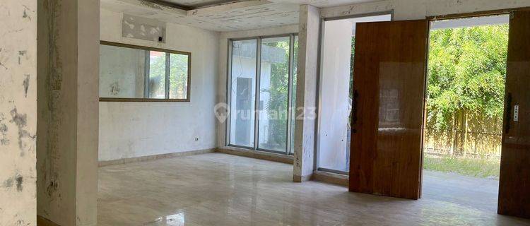 Rumah Elite di Puri Indah cocok untuk ruang usaha 1