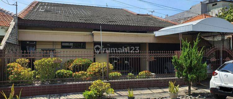 Rumah Minimalis Klasik di Ngagel Jaya Selatan Surabaya Terawat 1