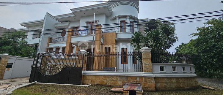 Dijual Rumah Mewah Klasik Araya Surabaya yang Elegan dan Berkelas 1