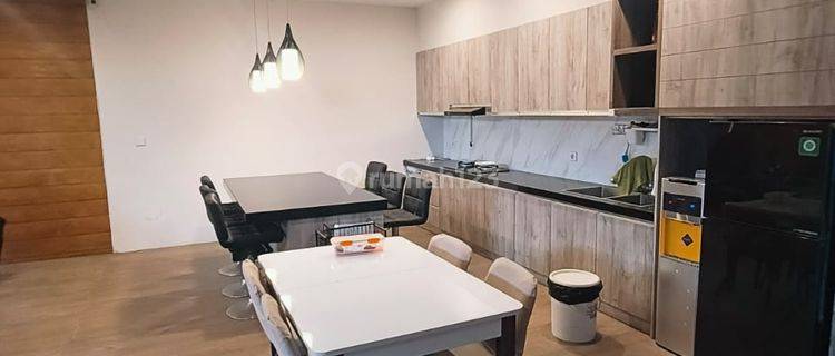 Rumah Kontrakan 2 Lantai Bagus Furnished SHM di Kota Baru Parahyangan, Bandung 1