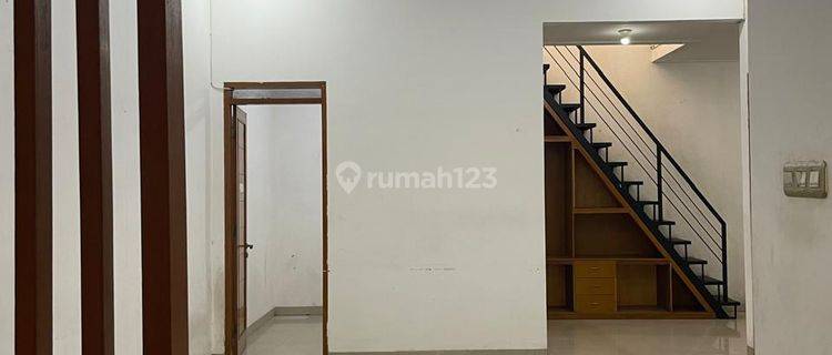 Rumah Kontrakan 2 Lantai Bagus SHM di Mekar Wangi, Bandung 1