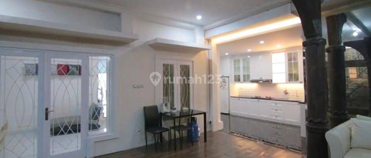 Rumah Kontrakan 3 Lantai Bagus Furnished SHM di Kota Baru Parahyangan, Bandung 1