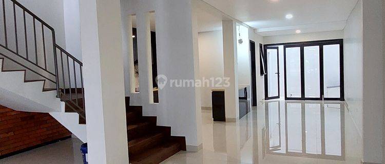 Rumah Scandinavian Newly Renovated di Pondok Kelapa 1