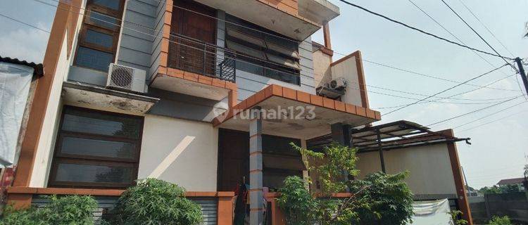 Rumah 3 Lantai Murah Dalam Komplek di Mustikajaya Bekasi  1