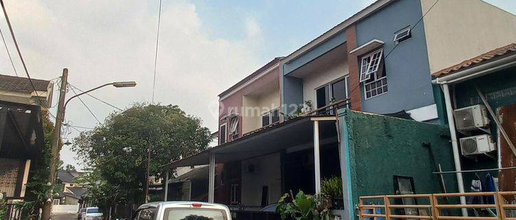 Di Jual Rumah 2 lantai, lokasi strategis 1