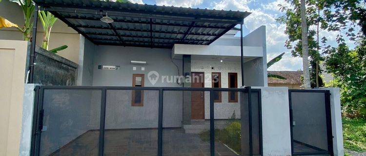 Rumah Cantik Baru Shm Limasan Jalan Kaliurang Km 9 Sleman 1