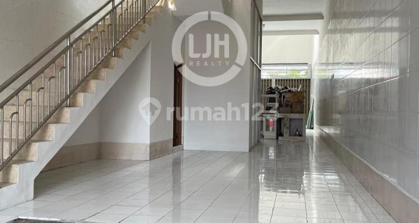 Ruko Siap Pakai di Jalan Mt Haryono 1