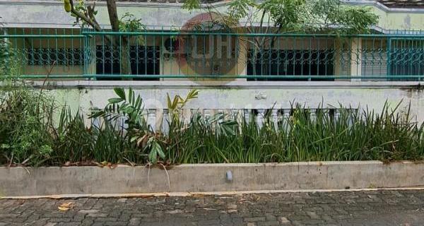 Rumah butuh renovasi di jalan Kalimas 1