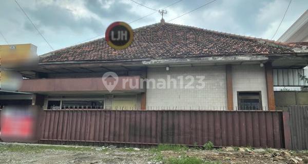 Rumah cocok untuk usaha di jalan Brigjend Katamso 1