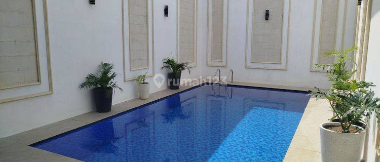 Rumah Mewah Full Furnish 1 Lantai Luas Tanah 359 M² Ada Kolam Renang Dekat Manahan Solo 1