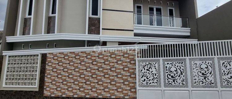 Rumah Baru Mewah 2 Lantai Siap Huni dekat Manahan Solo 1