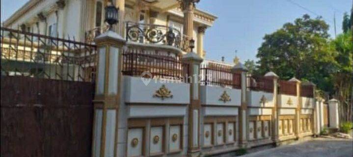 Rumah Mewah Sultan Bergaya Mediterania Klasik di Manahan Solo Kota 1