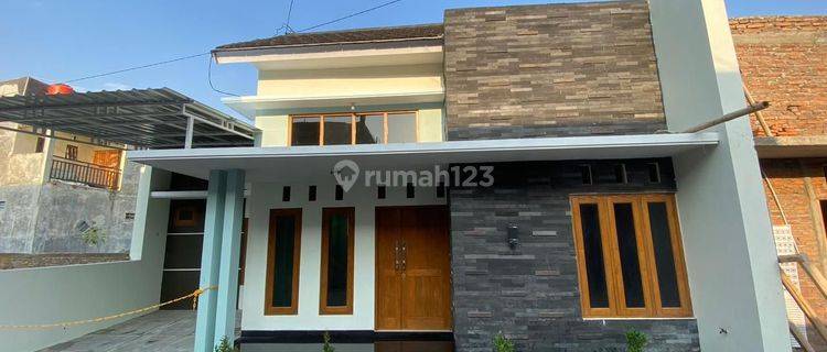 Rumah Cantik Baru Cluster di Colomadu Area 1