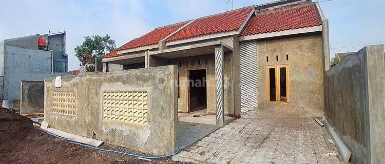 Rumah Baru Banyuanyar Tengah Kota Solo Bonus Pagar dan Canopy 1