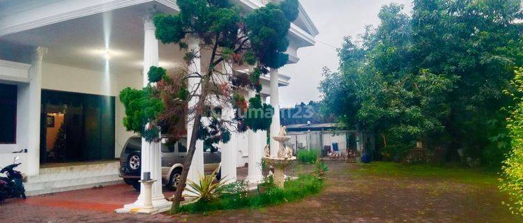 Rumah Mewah Plus Furnish Lokasi Strategis di Tengah Kota Solo 1