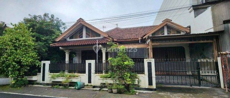 Rumah Hook Strategis Dekat Fave Hotel Manahan Luas Tanah 335 M Cocok Untuk Investasi Maupun Direnovasi Menjadi Rumah Modern Kekinian 1