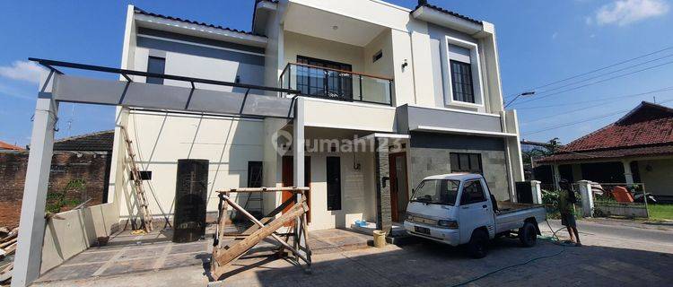 Habiskan Stock 3 Unit Rumah Mewah 2 Lt Dalam Town House Di Banjarsari Solo Kota  1