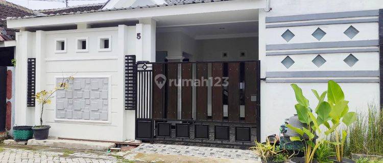 Rumah Baru Cantik Di Perumahan Hanya 3 Menit Ke Luwes Gentan 1