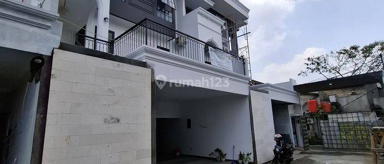 Rumah Towhouse Mewah Di Pejaten Barat,jakarta Selatan 1