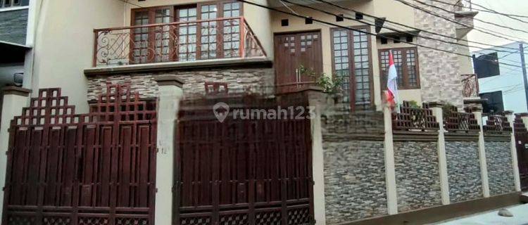 Rumah 3 lantai full furnish di Pondok Kelapa,Jakarta Timur  1