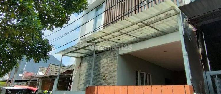 Rumah 3 Lantai Semi Furnished Di BSD (1811/2004) 1