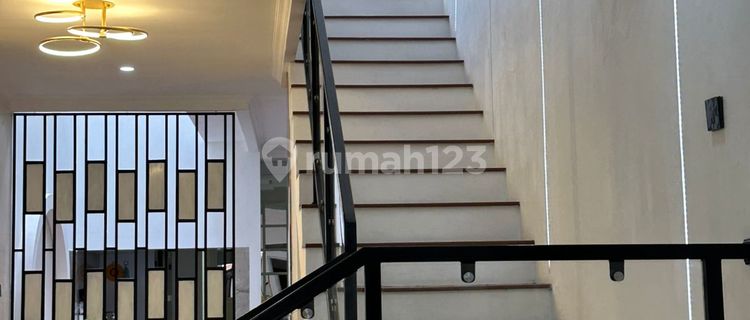 Rumah Modern Full Furnished Dekat Kampus Binus| Siap Huni | Lokasi Strategis Jakarta Barat 1