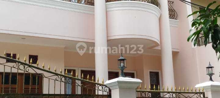 Rumah Semi Furnished di Kebayoran Baru, Jakarta Selatan 1