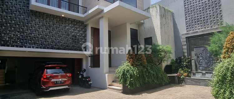 Luxury Tropical House Inside Exclusive Townhouse Kemang Jakarta Selatan. 1
