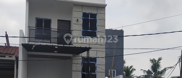 Di Jual Rumah 2 Lantai Full Bangunan Baru di Harapan Indah Bekasi 1