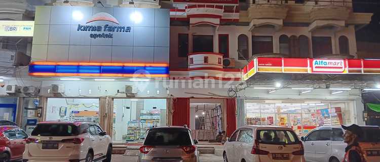 Ruko 3 lantai cocok untuk buka usaha  1