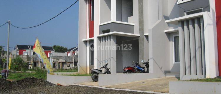 rumah 2 lantai dekat stasiun kereta 1